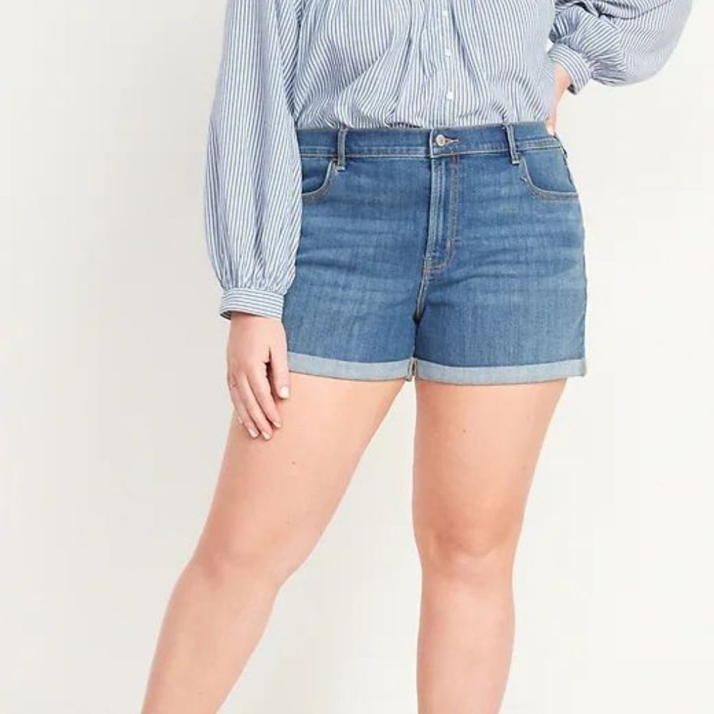 Mid-Rise Wow Jean Shorts